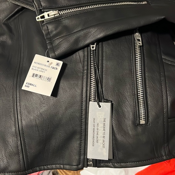 BlankNYC NWT Women’s Cropped Moto Biker Faux Leather jacket, XS. Removable hood. - Picture 3 of 6